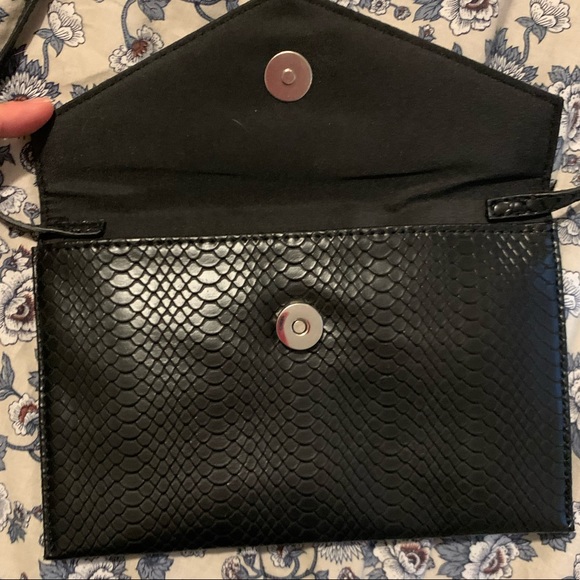 ASOS Envelope clutch crossbody faux snake print - Picture 3 of 5